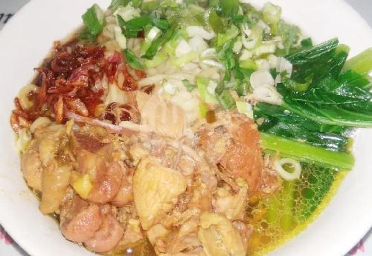 Mie Ayam Pojok Gang Mawar: Rahasia Rasa yang Menggugah Selera di Cilacap